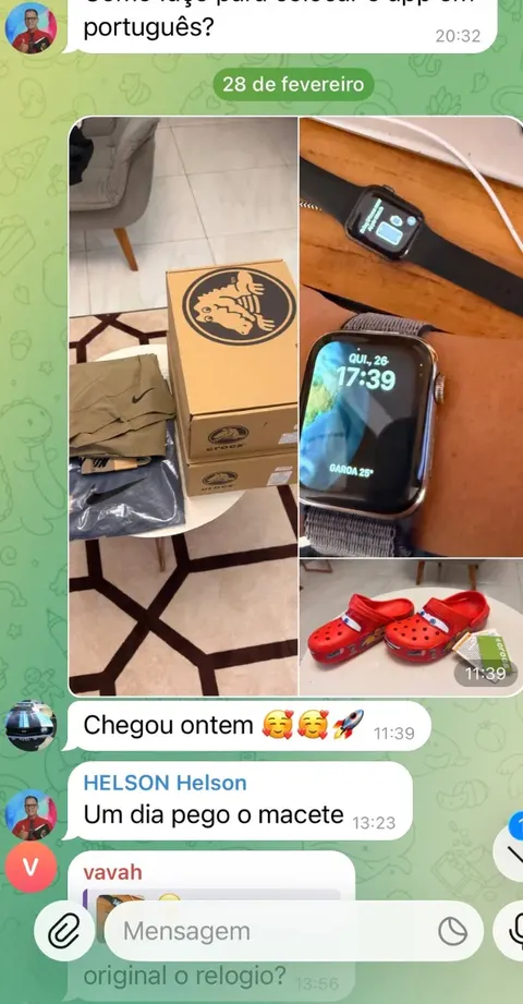 Aluno mostrando os produtos que chegaram